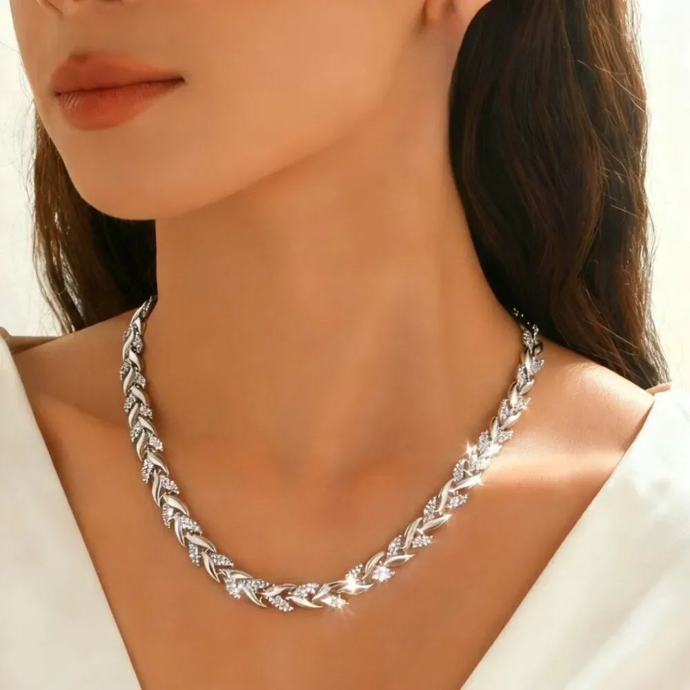 Contemporary Necklace-Choker & Bracelet Silvery & Rhinestone Fishtail Design